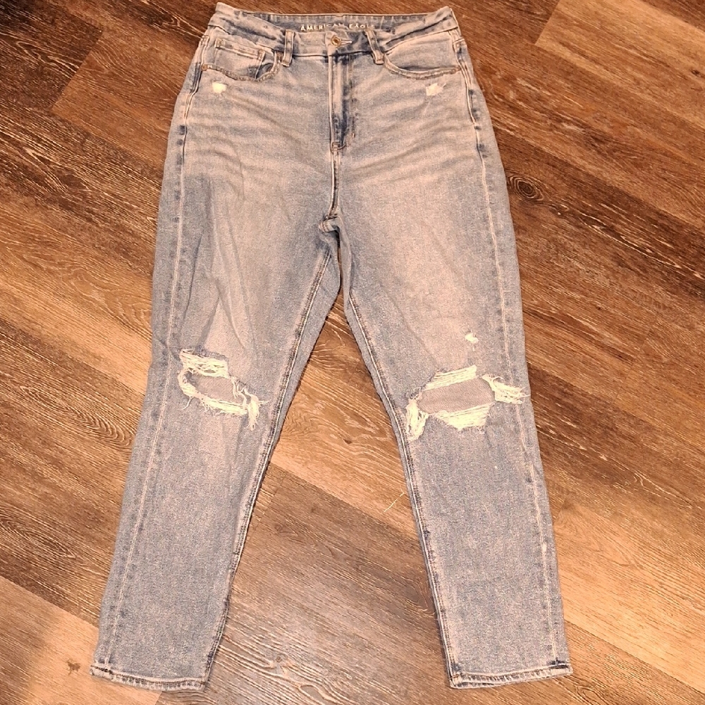 American Eagle Outfitters Light Blue Curvy Mom Jeans